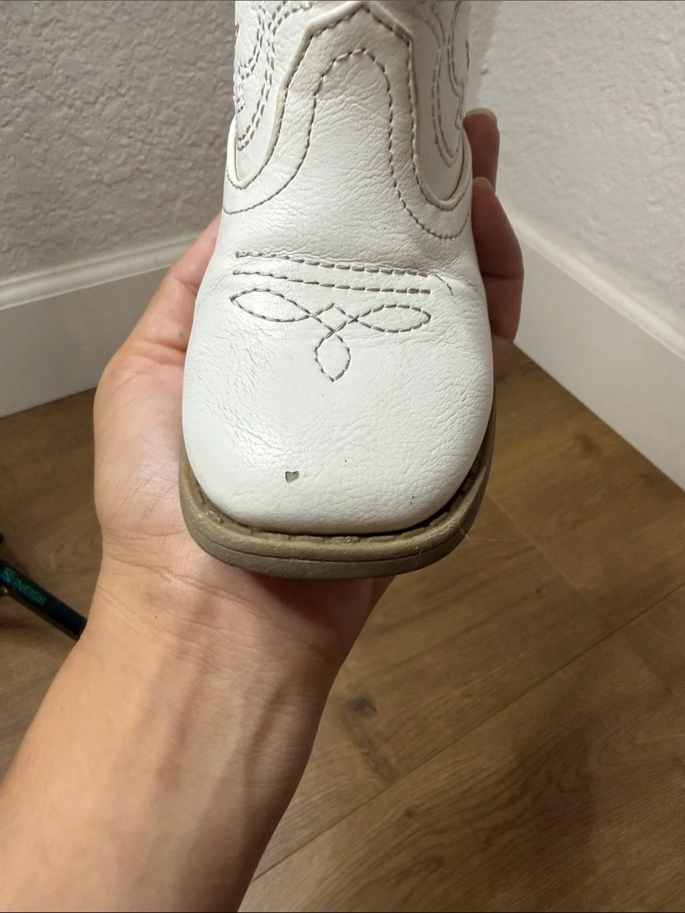 wonder nation White Kids Western Cowboy Boots with Stitch Detail